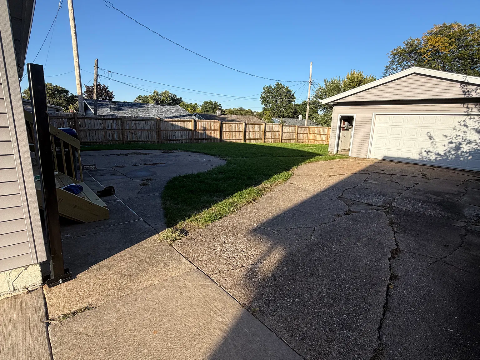 3 bed, 1.5 bath, 1040 sqft, $1,550 — Photo 2