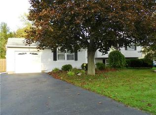 18 Reddick Ln, Rochester, NY 14624