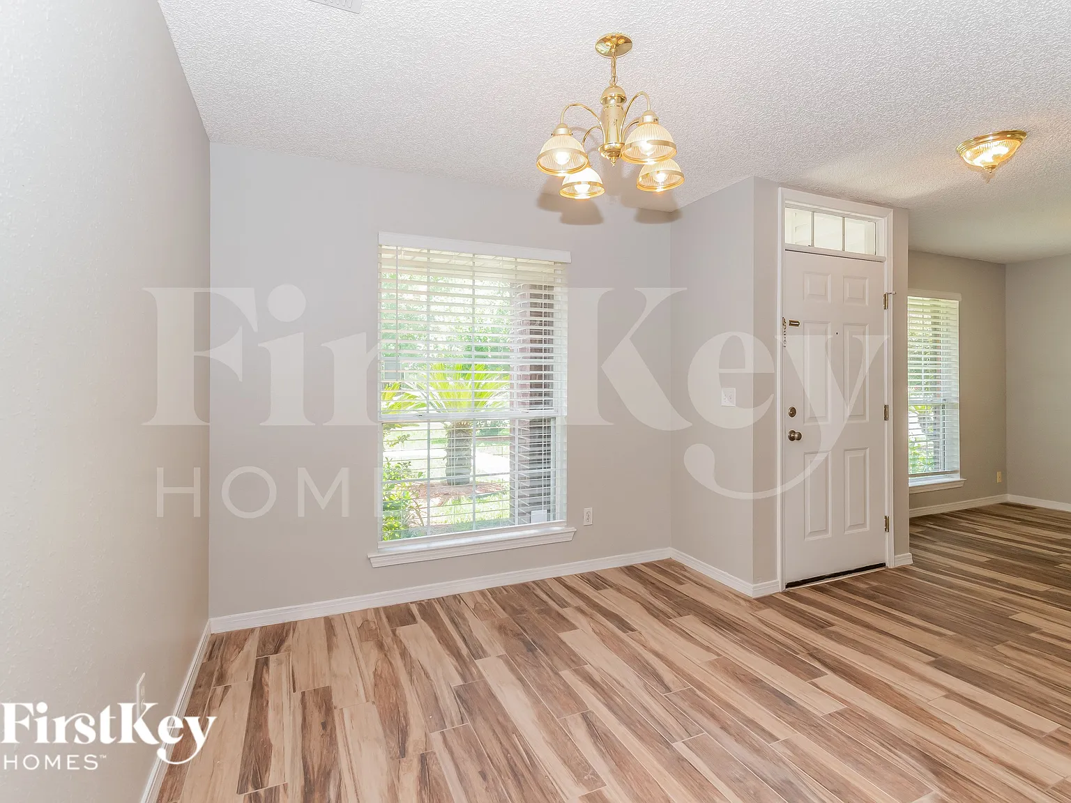 3 bed, 2.0 bath, 1898 sqft, $2,030 — Photo 4