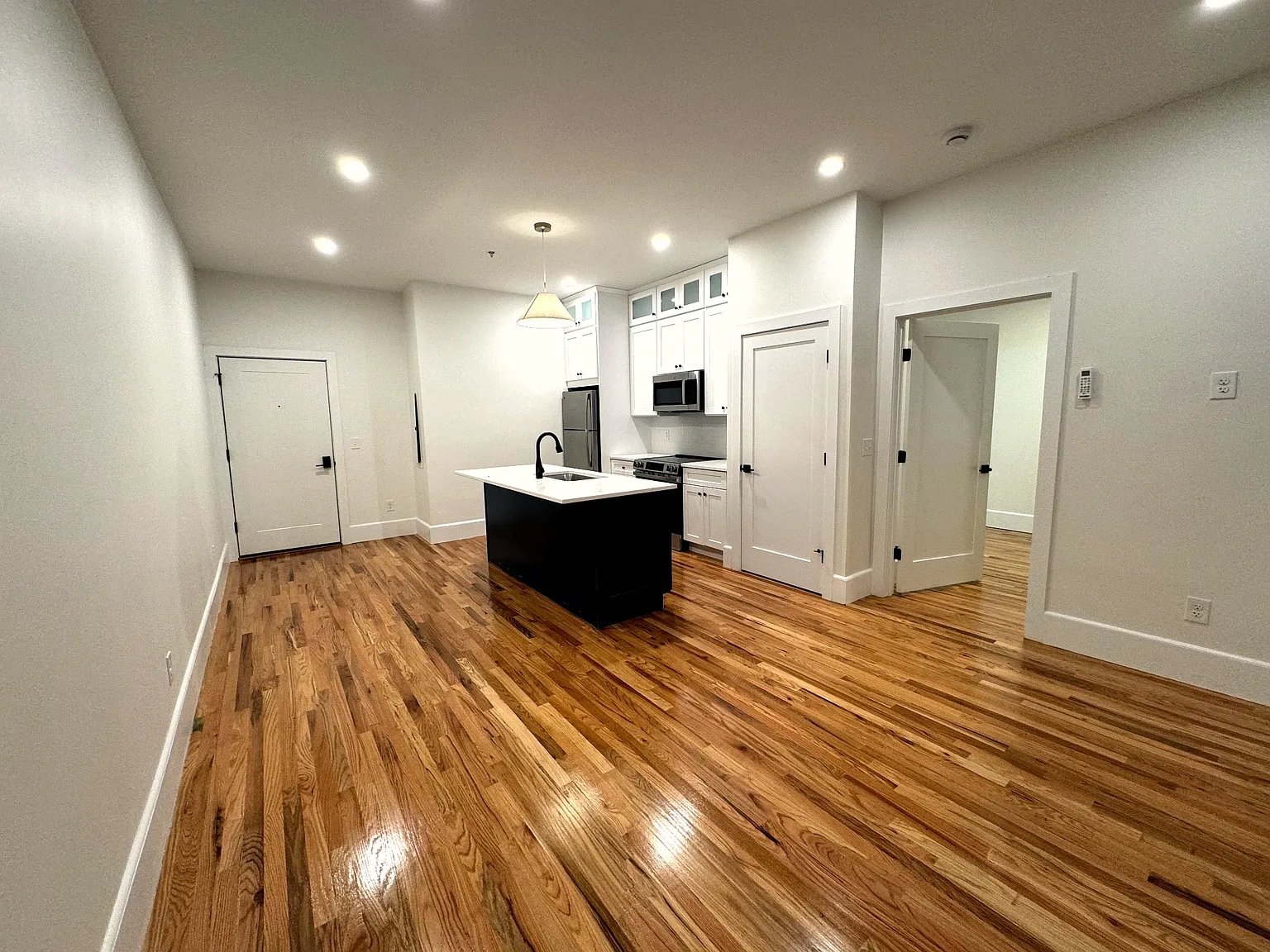 1 bed, 555 sqft, $2,095 — Photo 4
