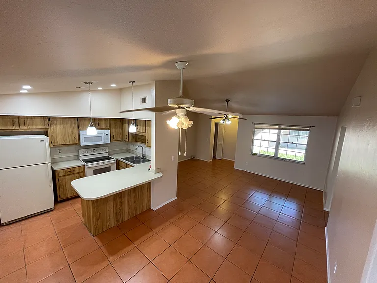 4119 SW Santa Barbara Pl — Photo 4