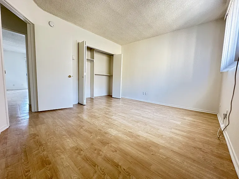 3531 Clarington Ave #5 — Photo 5