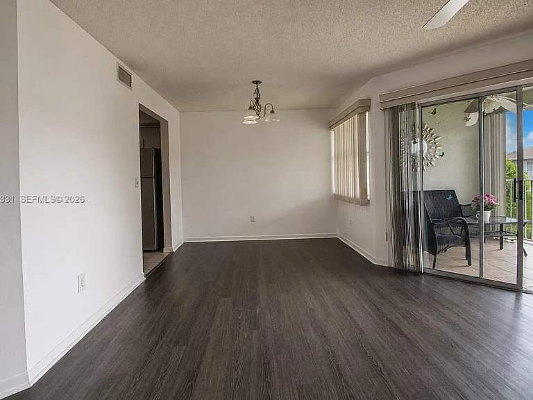2518 SE 20th Pl #203-B — Photo 8