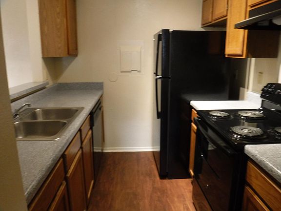 5th image of 2954 Park Square Dr APT 204