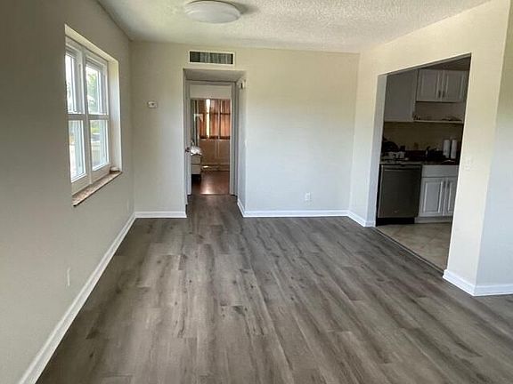 4th image of 480 Burgundy Ave #J