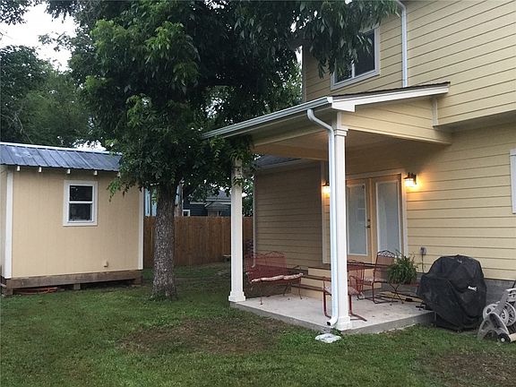 3rd image of 1103 Farm St