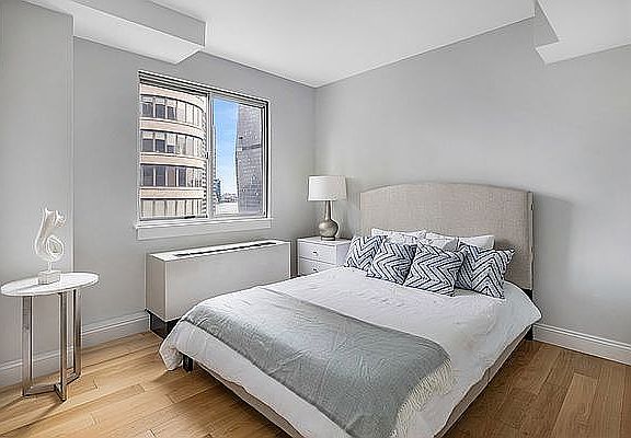 5th image of 308 E 38th St #1718C