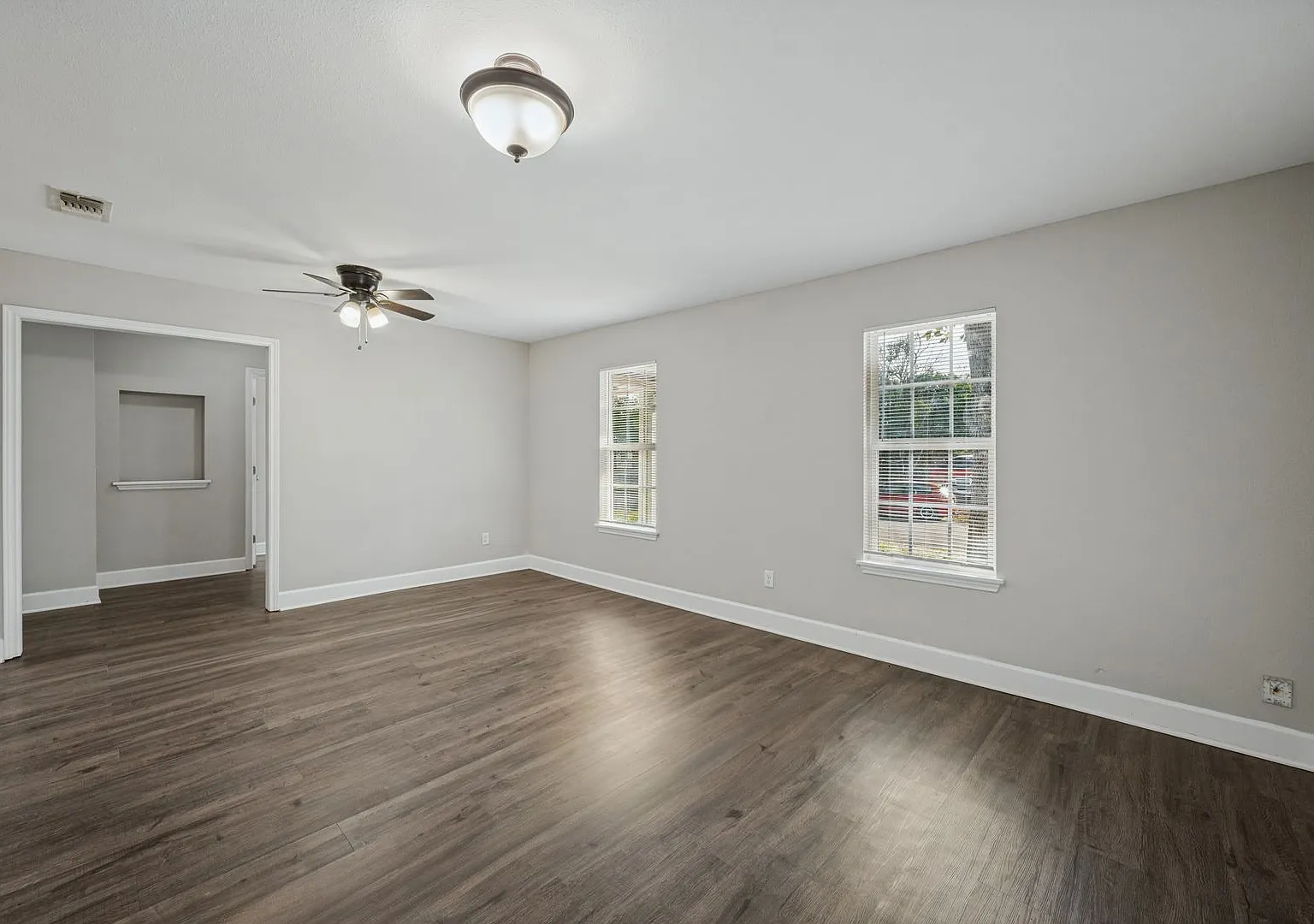 Beautiful 3 - Bedroom One Story Home in Seguin Tx — Photo 4
