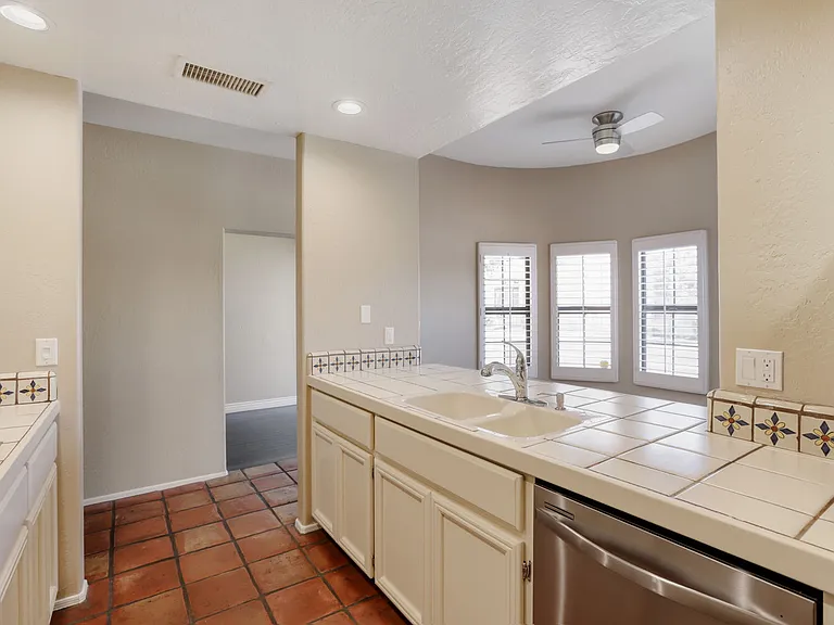 5724 N 4th Pl — Photo 3