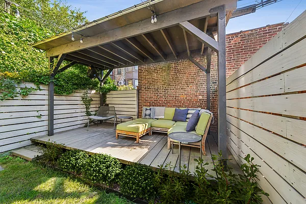 Sold by Compass | media 19