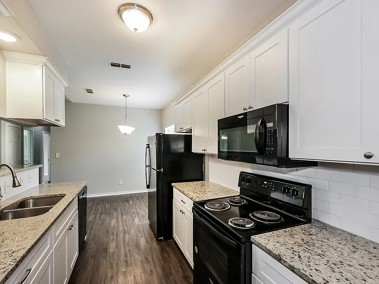 1812 Alanbrooke Dr — Photo 8