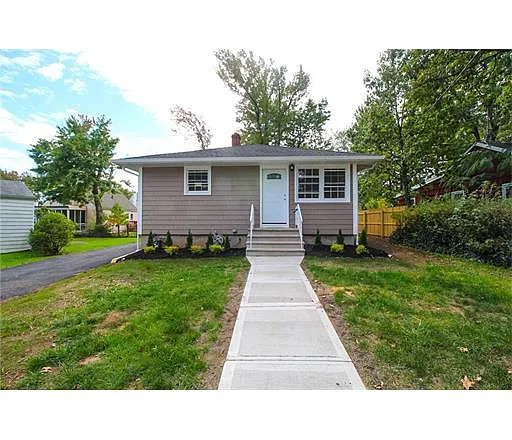 420 Tappen St photo 1