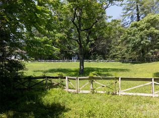 34 Oak Gate Dr, Hendersonville, NC 28739