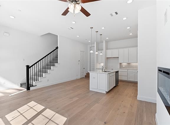 4th image of 2921 Troutt Dr