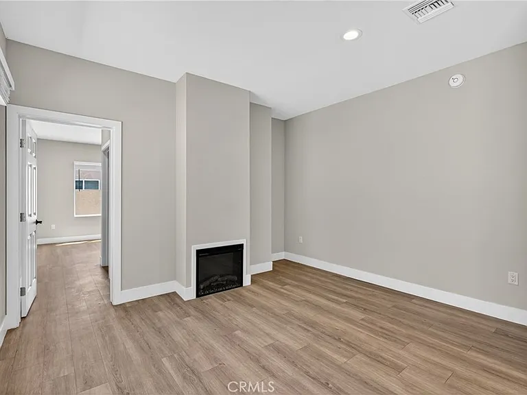 8414 Burnet Ave — Photo 3