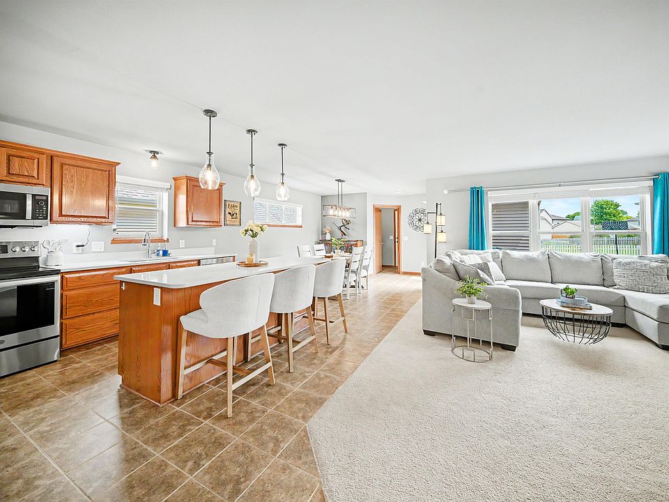 1st image of 3821 Stonebridge Dr