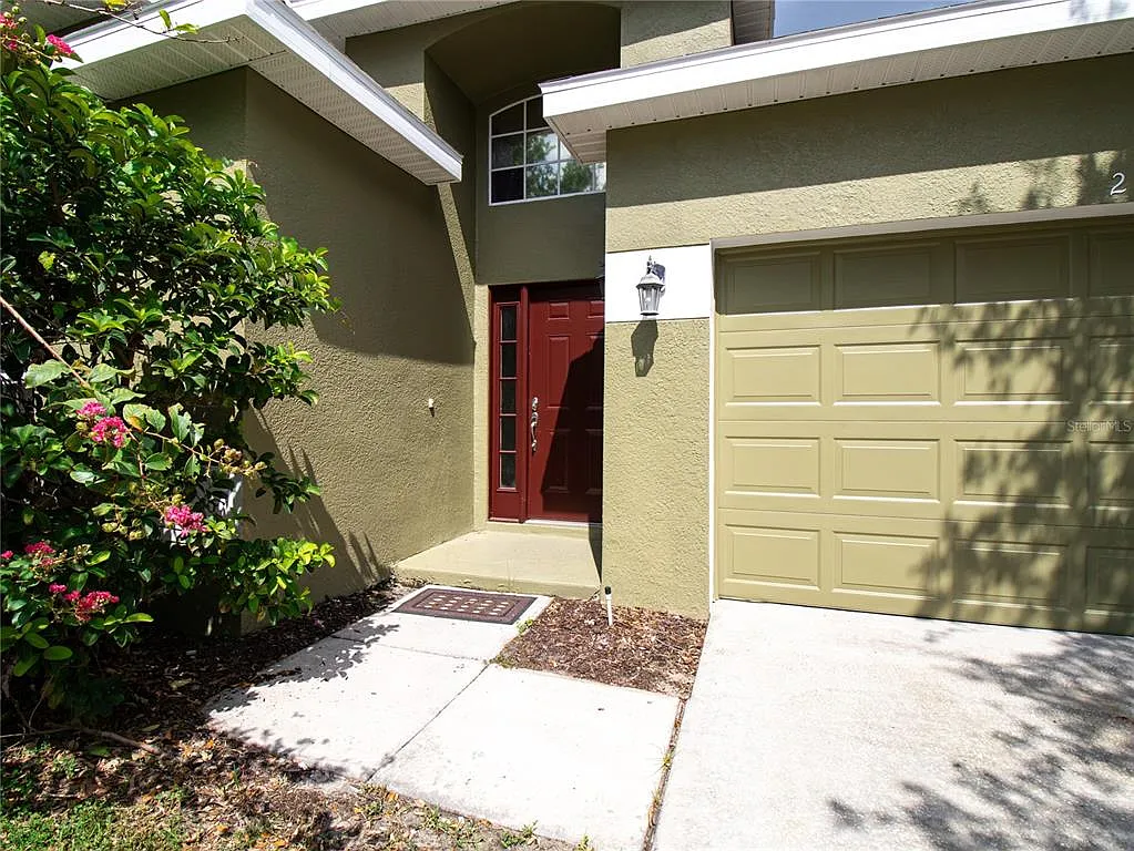 4 bed, 2.0 bath, 1931 sqft, $2,295 — Photo 2