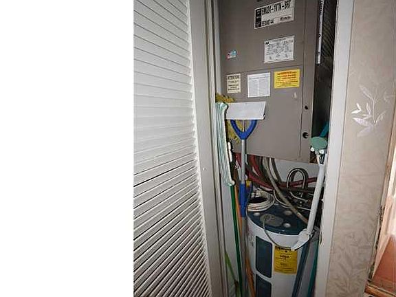 4th image of 1100 Hillcrest Ct APT 206