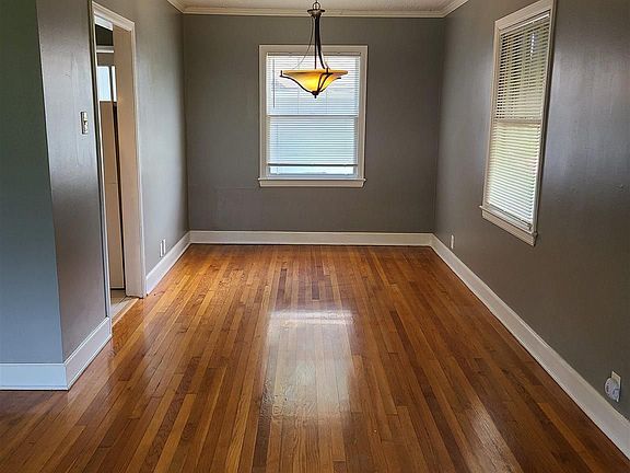 3rd image of 1821 W Gregory St