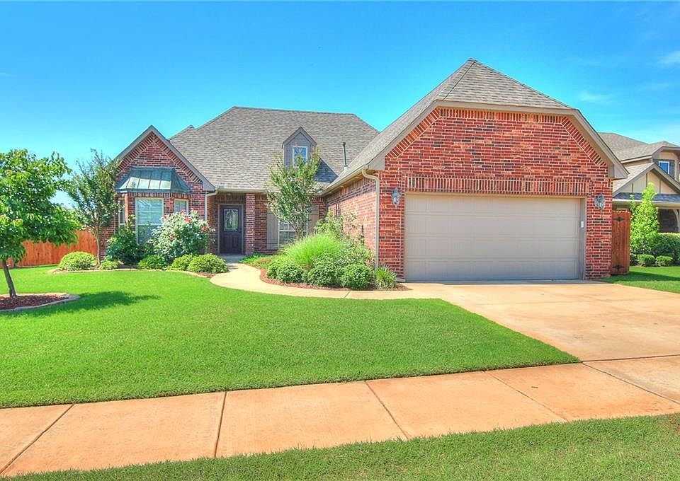 1st image of 4404 SE 39th Cir