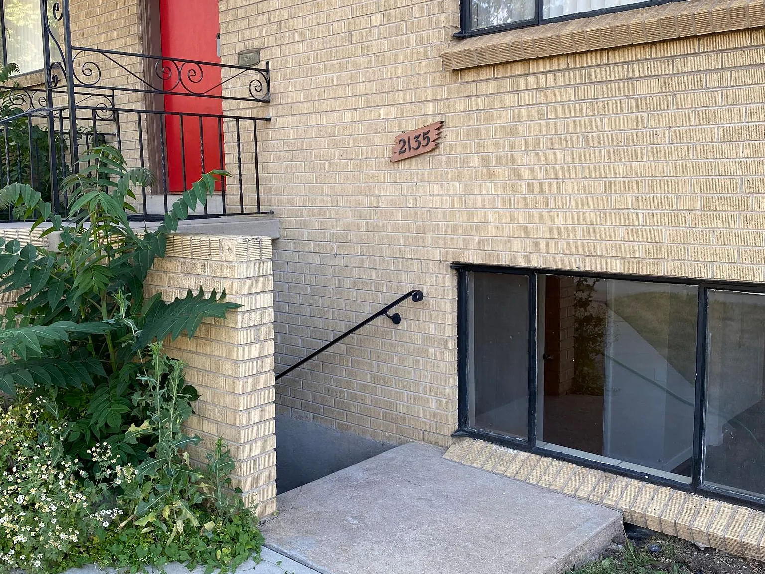 2135 S Cherokee St — Photo 4