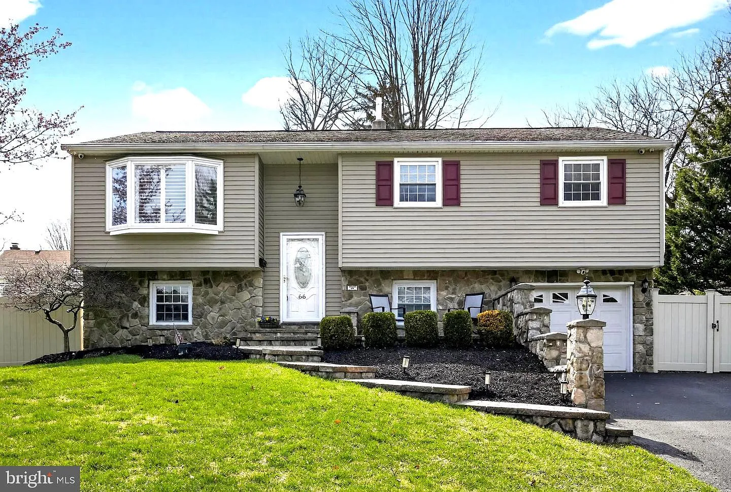 66 Henry Ave photo 1