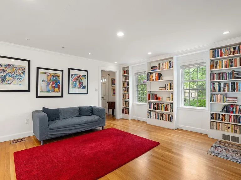 205 Brattle St — Photo 17
