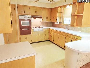 3rd image of 3844 Artmar Dr