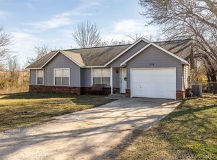 111 W Redwood St, Coweta, OK 74429