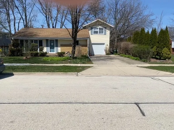 7434 Emerson St N, Morton Grove, IL 60053