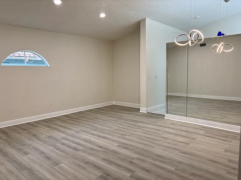 5851 Bristol Ln — Photo 2