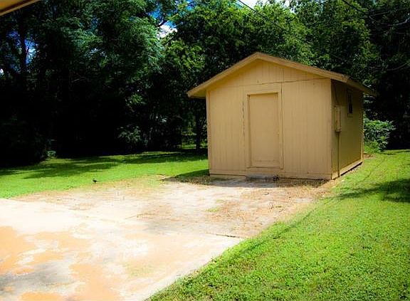 Storage shed (or possible Man Cave) with electricity and AC Unit!