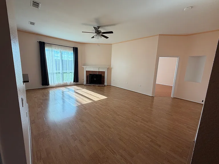 417 Hardwicke Ln — Photo 1