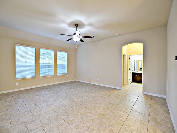 5th image of 735 Edwards Walk Dr