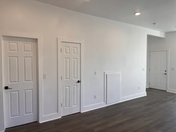 240 E 9th St #2, Baxter Springs, KS 66713