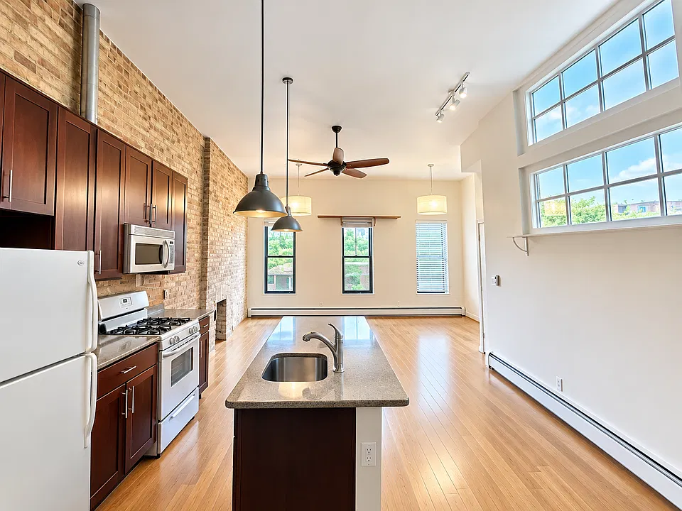 469 Evergreen Ave #2