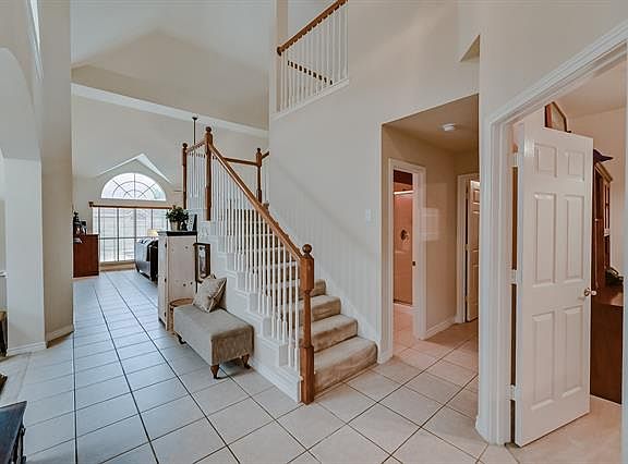 3rd image of 5 Monticello Ct