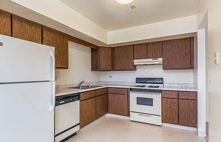 Imperial Tower Apartments — Photo 20