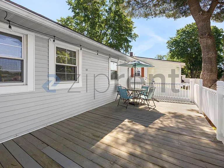 371 Salem St — Photo 22