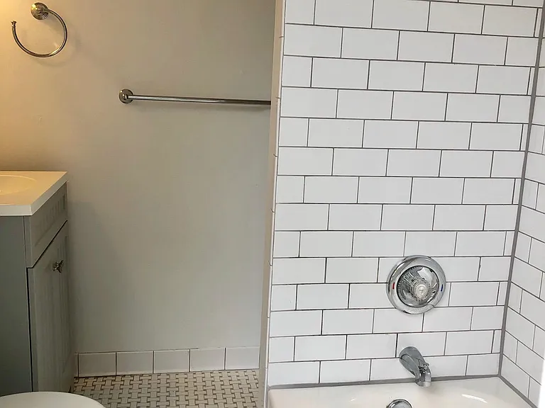 5818 N Ridge Ave #2F — Photo 8