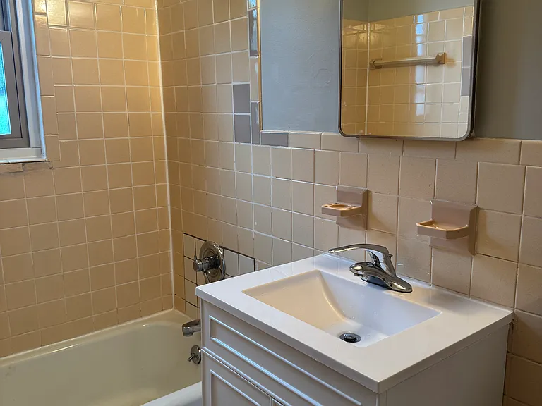 70 Grove Hill St #4O — Photo 9