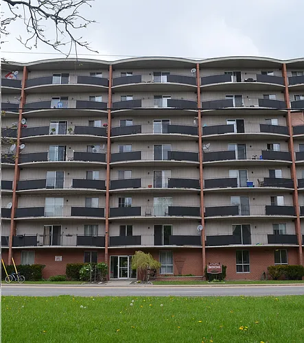 76 Tecumseh Rd E Photo 1