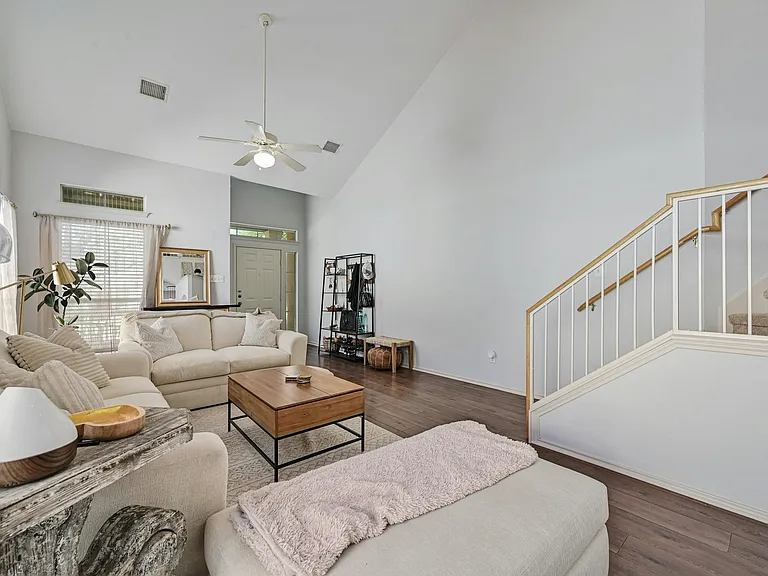 2213 Hazen Ln — Photo 6