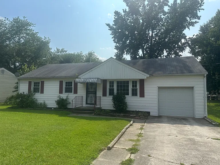2516 Newport Ave — Photo 1