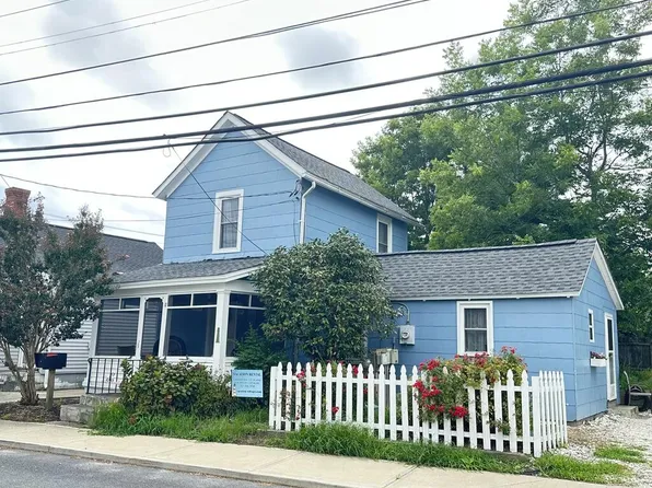 6346 Mumford St, Chincoteague Island, VA 23336