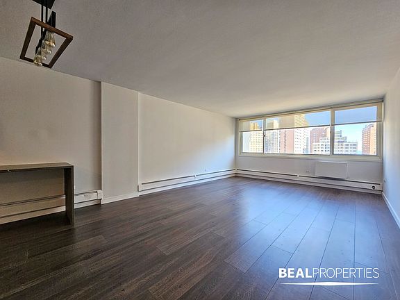 3rd image of 1344 N Dearborn Pkwy #11A