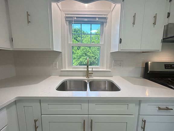 2nd image of 1615 Cranston St Floor 2