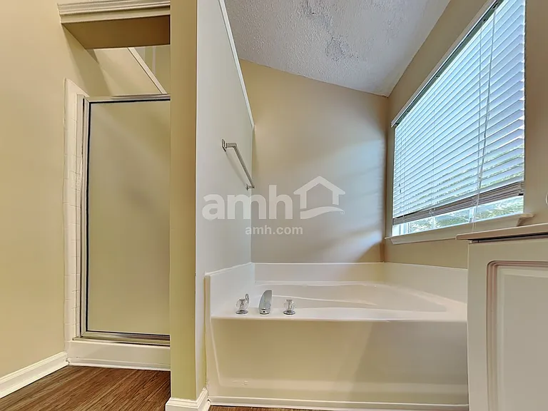 100 Summerchase Dr — Photo 14