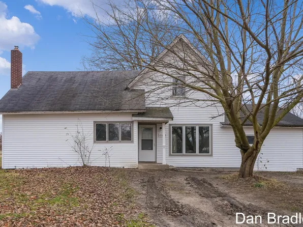 15805 Grant St, Coral, MI 49322