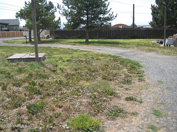 3rd image of 8711 Postma Rd